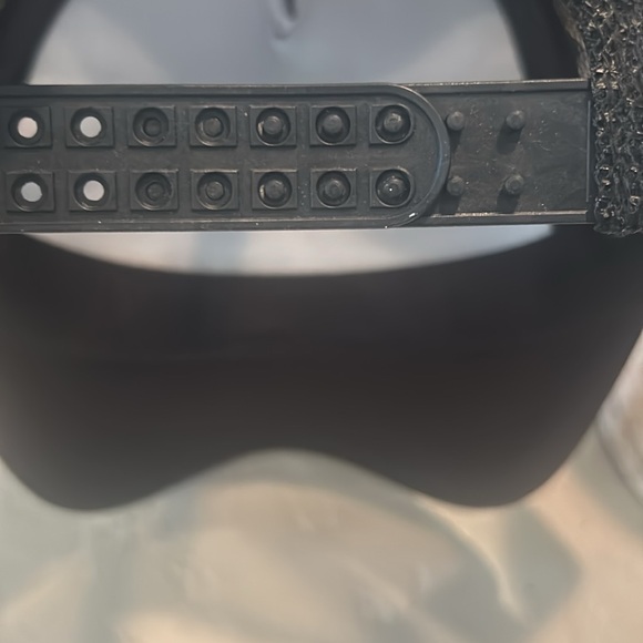 LV Vuitton trucker hat - Picture 4 of 4